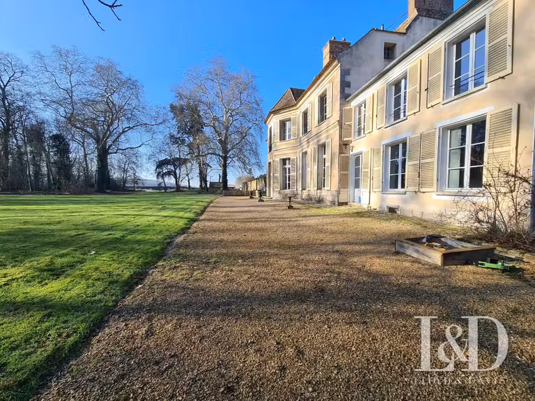 découvrez notre service de rénovation de luxe à boissy : des prestations haut de gamme, des matériaux prestigieux et un accompagnement sur-mesure pour transformer votre intérieur avec élégance et raffinement.