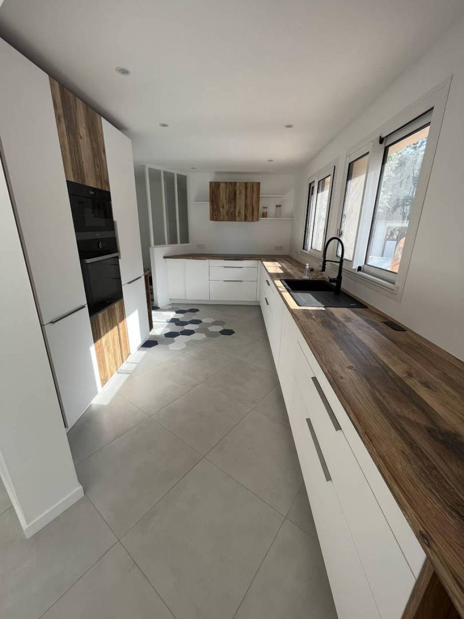 optimisez votre habitat avec notre service de rénovation sur-mesure : conseils d'experts, solutions innovantes et résultats durables pour valoriser votre bien.