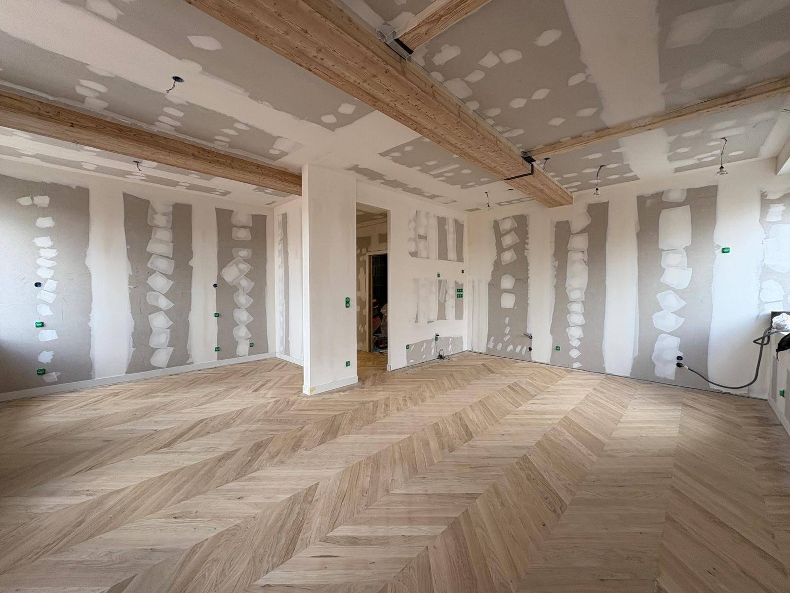 d&eacute;couvrez nos services de travaux int&eacute;rieurs pour r&eacute;nover et embellir votre maison : peinture, rev&ecirc;tements, am&eacute;nagements sur mesure. obtenez un devis rapide !