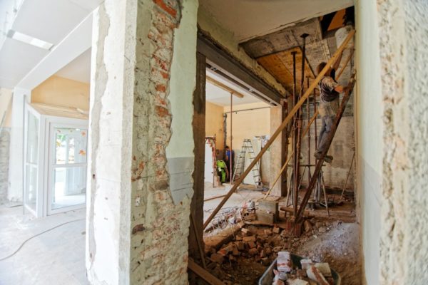 découvrez nos conseils et solutions pour réussir vos travaux intérieurs : aménagement, rénovation, décoration et optimisation de votre habitat pour un intérieur à votre image.